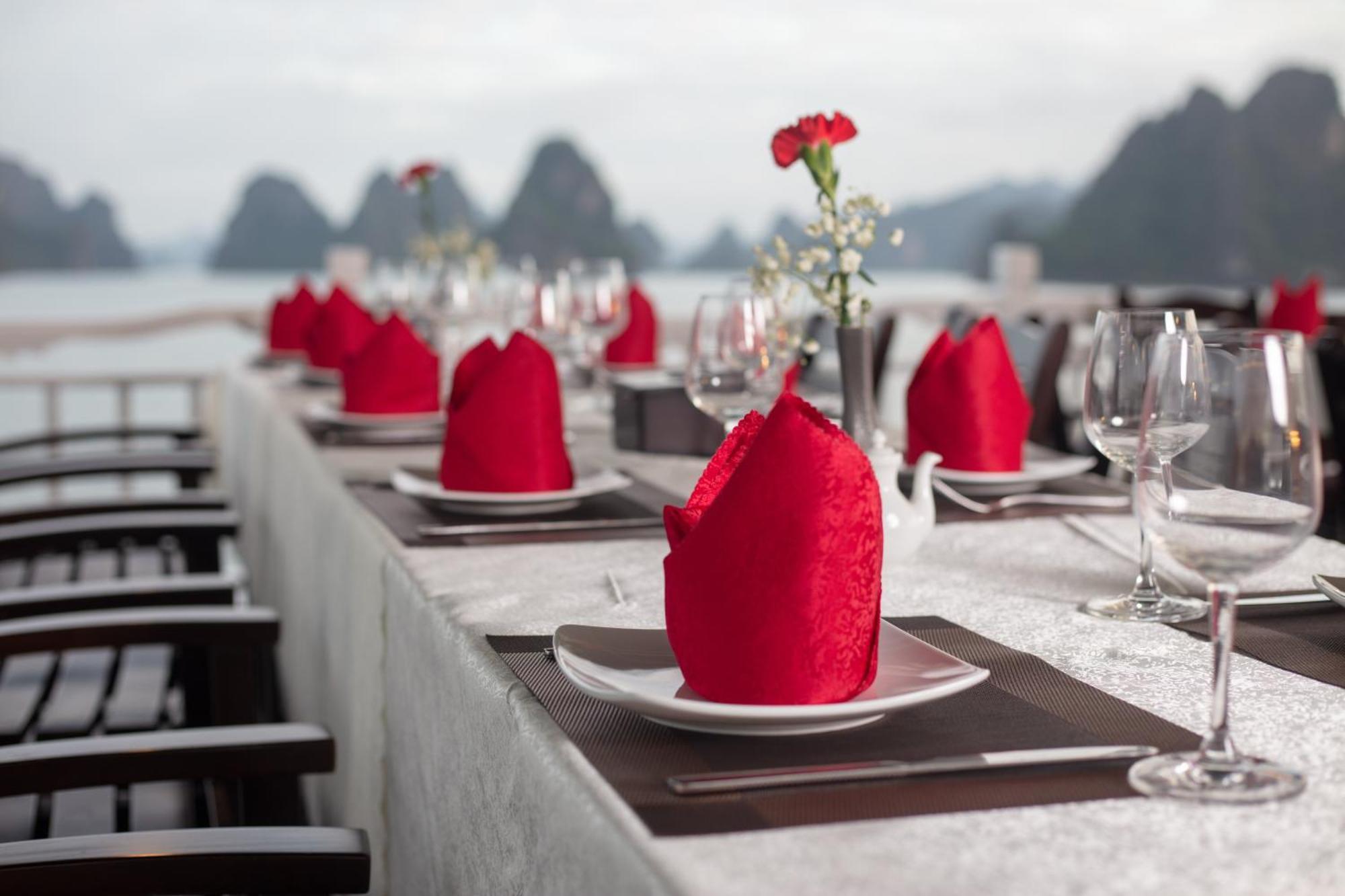 Ruby Cruise Hotel Ha Long Exterior photo